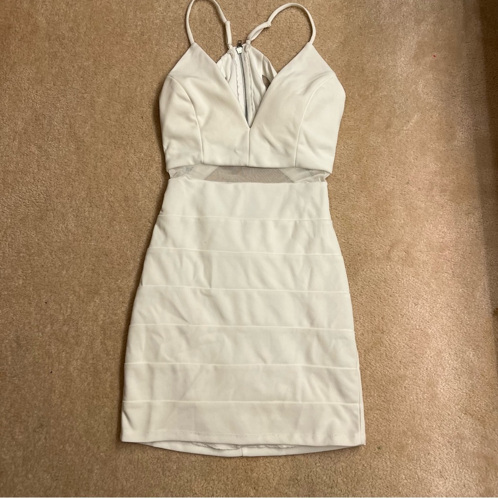 Emerald Sundae White Cutout Bodycon Homecoming Dress w/ Rhinestone Detail Size M